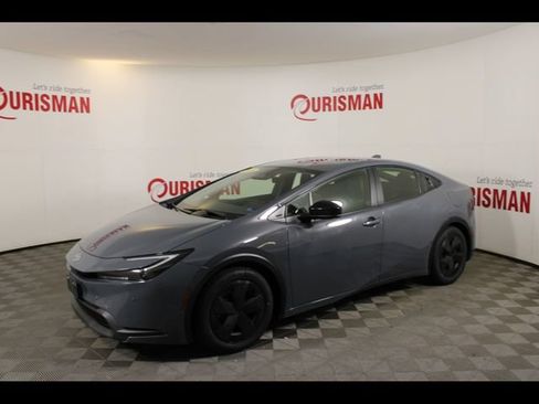 Used 2025 Toyota Prius LE FWD image 3