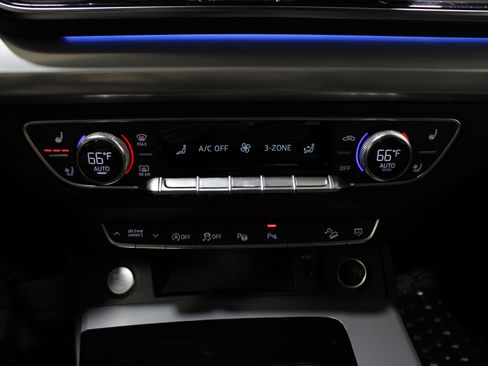 Used 2021 Audi Q5 Prestige w/ Prestige Package image 21