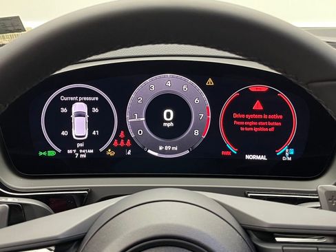 Used 2025 Porsche Cayenne image 11