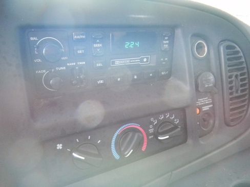 Used 2000 Dodge B1500 image 16
