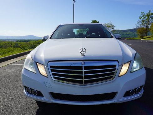 Used 2011 Mercedes-Benz E 350 4MATIC Sedan image 2