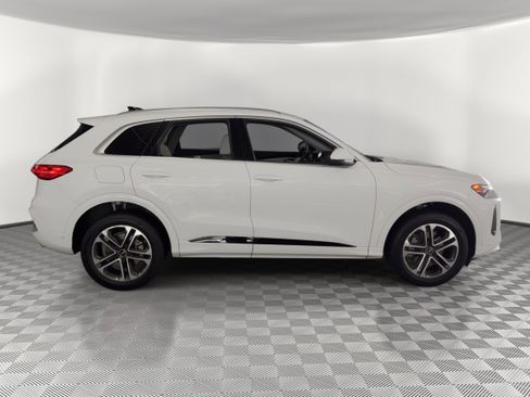 Used 2025 Audi Q5 Premium w/ Convenience Package AWD/4WD image 8