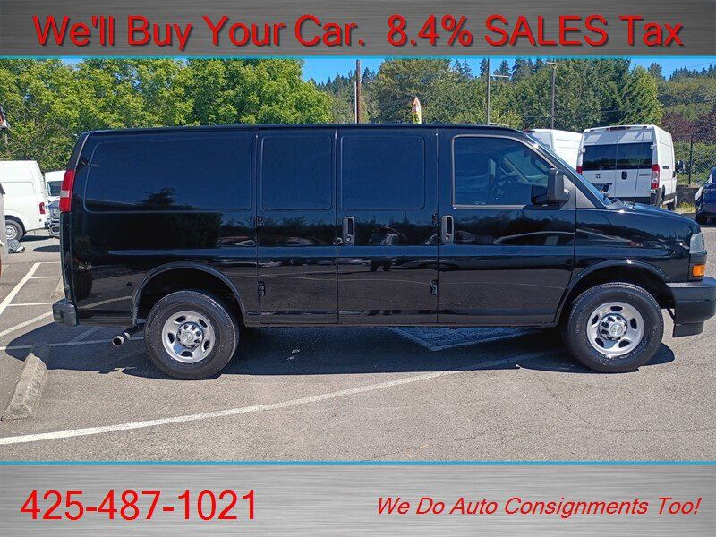 Used 2018 Chevrolet Express 2500 w/ Driver Convenience Package RWD image 5
