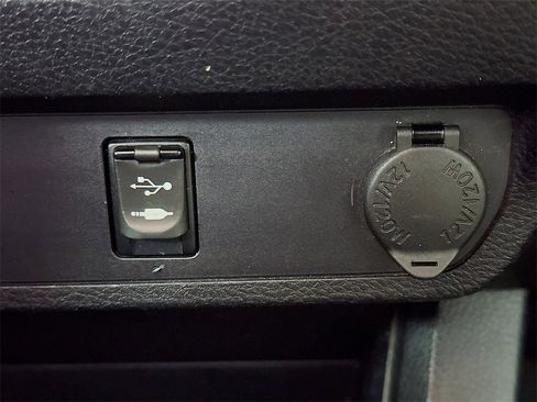 Used 2018 Toyota Tacoma SR image 37