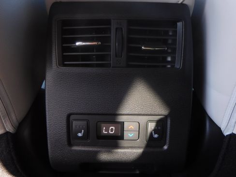 New 2025 Mitsubishi Outlander AWD image 32