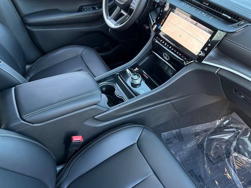 New 2026 Jeep Grand Cherokee Limited AWD/4WD image 15