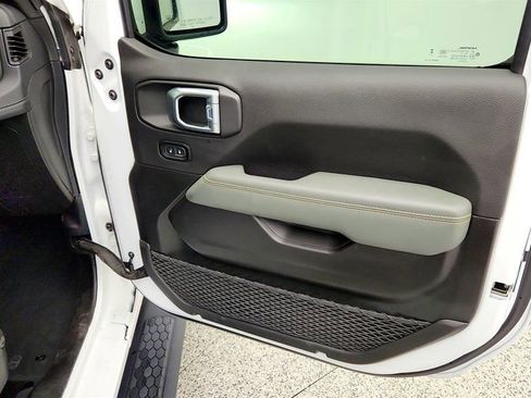 Used 2024 Jeep Wrangler High Altitude AWD/4WD image 26