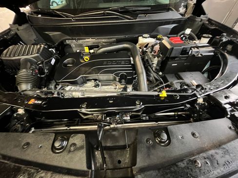 Used 2025 Chevrolet Equinox LT image 32