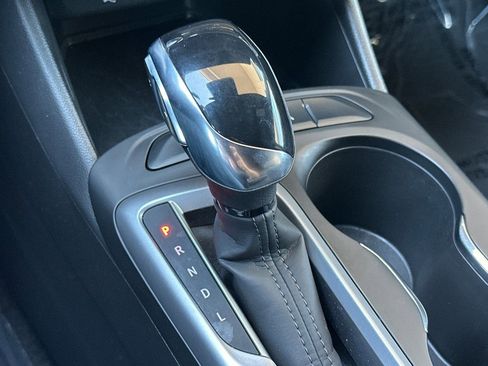 Certified 2025 Buick Envista Sport Touring FWD image 21
