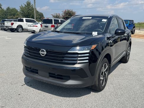 Used 2026 Nissan Kicks SV FWD image 2
