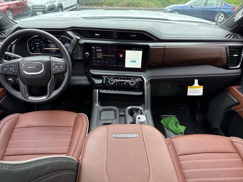 Used 2026 GMC Sierra 2500 Denali Ultimate image 8