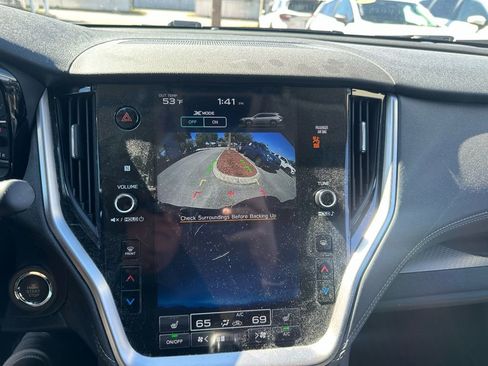 Used 2023 Subaru Outback Premium image 31