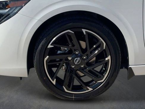 New 2026 Nissan Sentra SR FWD image 9