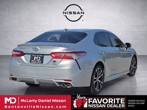 Used 2018 Toyota Camry SE w/ Audio Package FWD image 5
