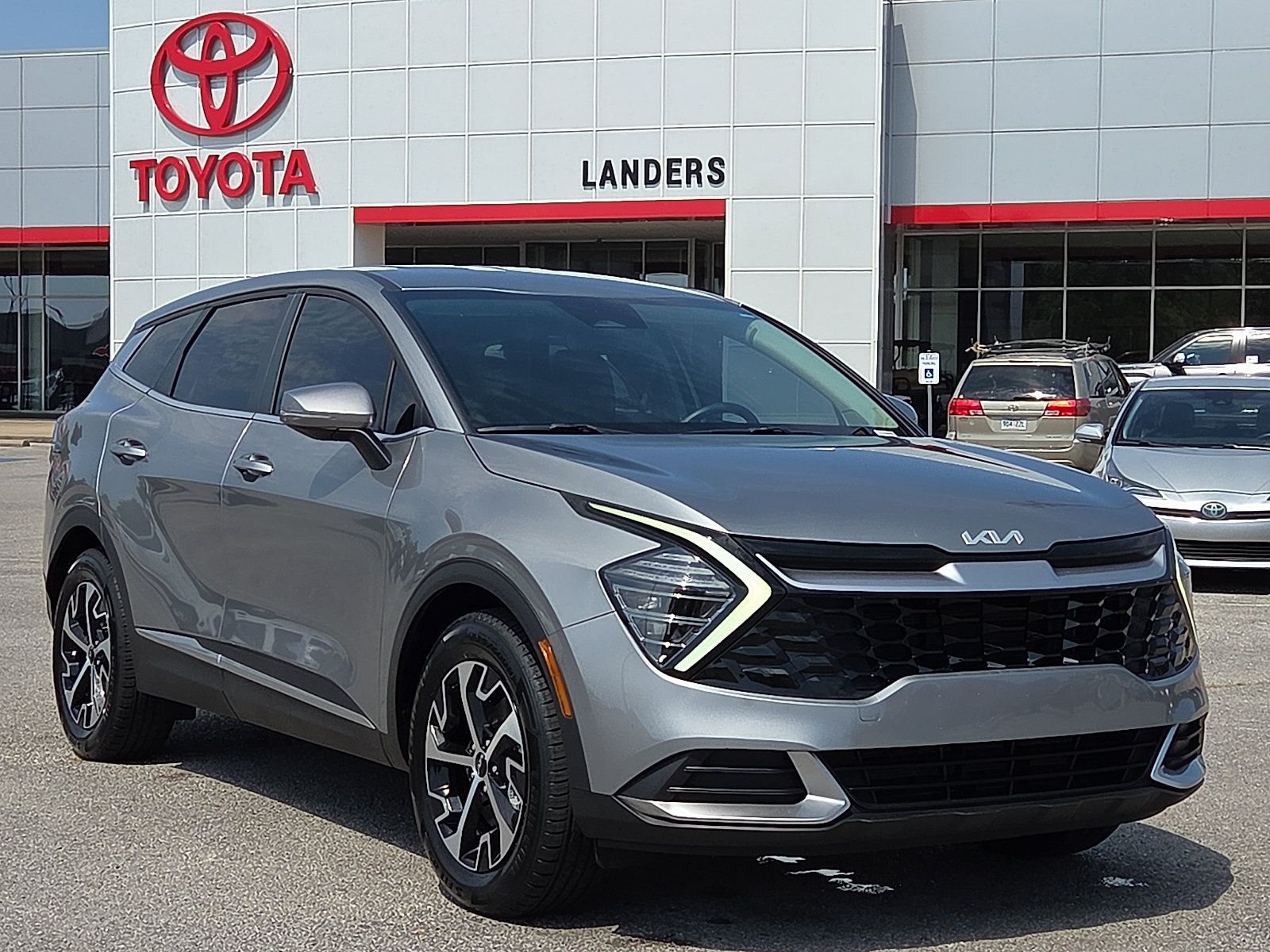 Used 2024 Kia Sportage EX FWD image 1