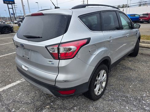 Used 2017 Ford Escape SE w/ Equipment Group 201A image 6
