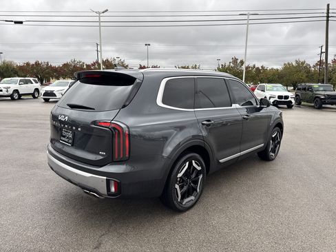 Used 2023 Kia Telluride EX w/ EX Captain's Chair Package image 3