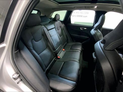 Used 2019 Volvo XC60 T6 Momentum w/ Premium Package image 19