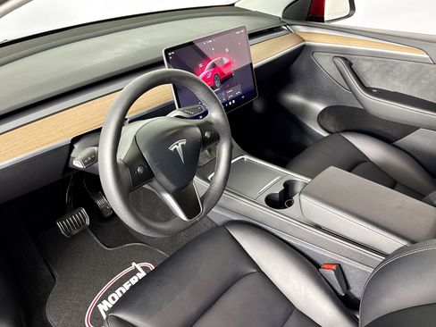 Used 2025 Tesla Model Y Long Range image 5