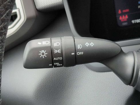 Used 2025 Toyota Tundra Limited AWD/4WD image 27