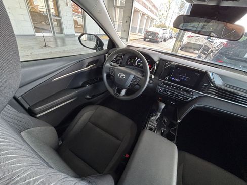 Used 2025 Toyota Camry LE image 33