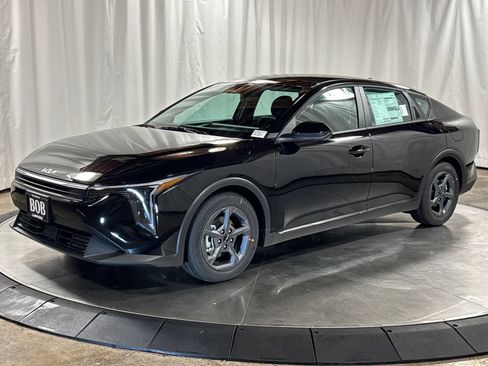 Certified 2026 Kia K4 FWD image 1