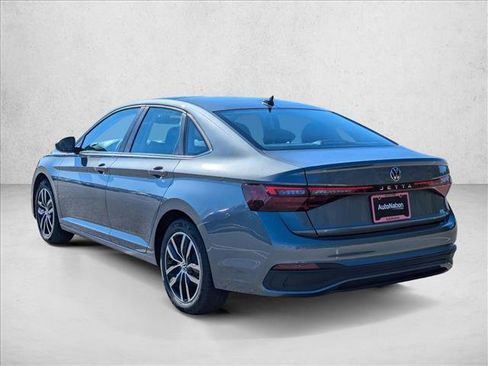 Certified 2025 Volkswagen Jetta SE w/ Sunroof Package image 10