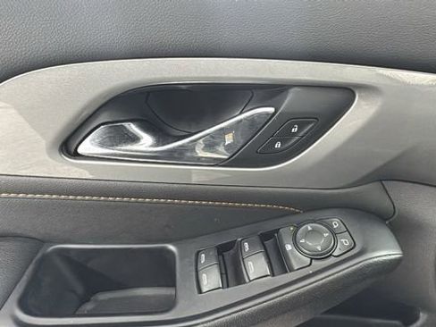Used 2021 Chevrolet Traverse RS image 21