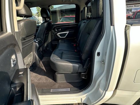 Used 2017 Nissan Titan SL image 19