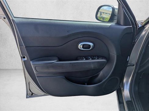Used 2018 Kia Soul FWD image 20