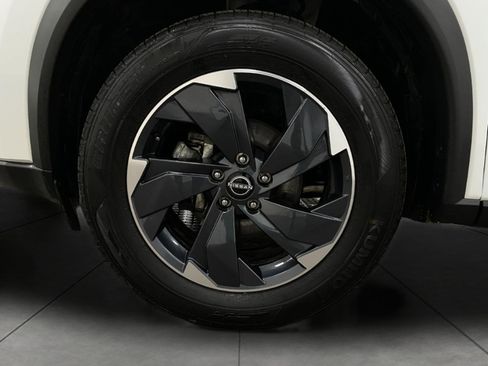 Used 2025 Nissan Rogue SV image 12