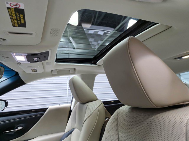 Used 2019 Lexus ES 350 w/ Premium Package FWD image 18