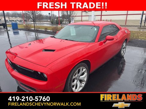 Used 2016 Dodge Challenger SXT Plus image 1