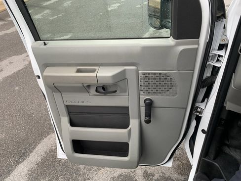 Used 2019 Ford E-350 and Econoline 350 Super Duty RWD image 8