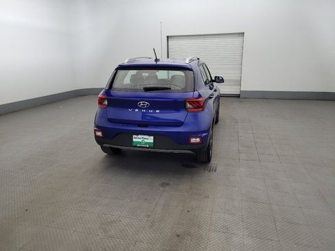 Used 2024 Hyundai Venue SEL FWD image 7