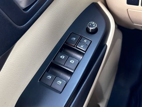 Used 2019 Toyota Highlander XLE AWD/4WD image 24