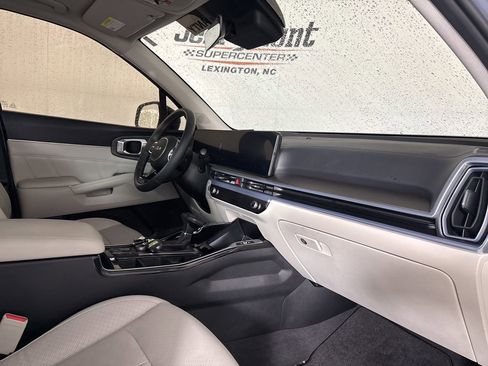 Used 2024 Kia Sorento SX image 31