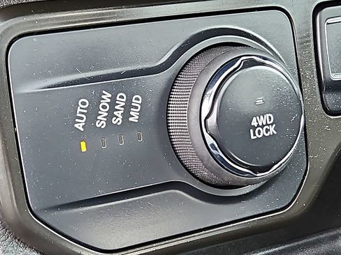 Used 2023 Jeep Renegade Altitude w/ Sun/Sound Group AWD/4WD image 25