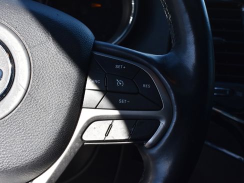 Used 2019 Jeep Grand Cherokee Limited image 14