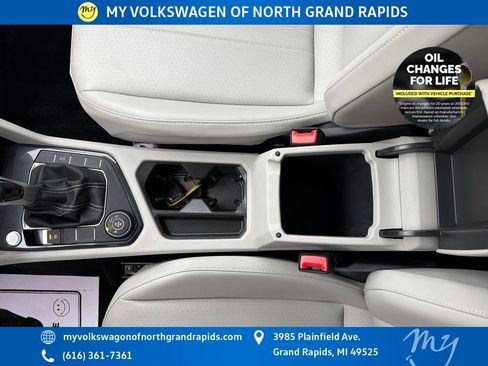 Used 2022 Volkswagen Tiguan SE w/ Panoramic Sunroof Package image 32