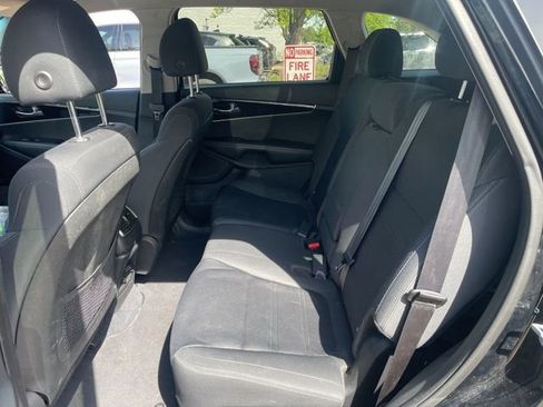 Used 2020 Kia Sorento LX FWD image 6