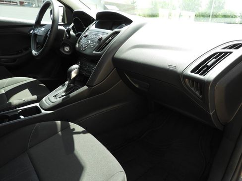 Used 2018 Ford Focus SE FWD image 31
