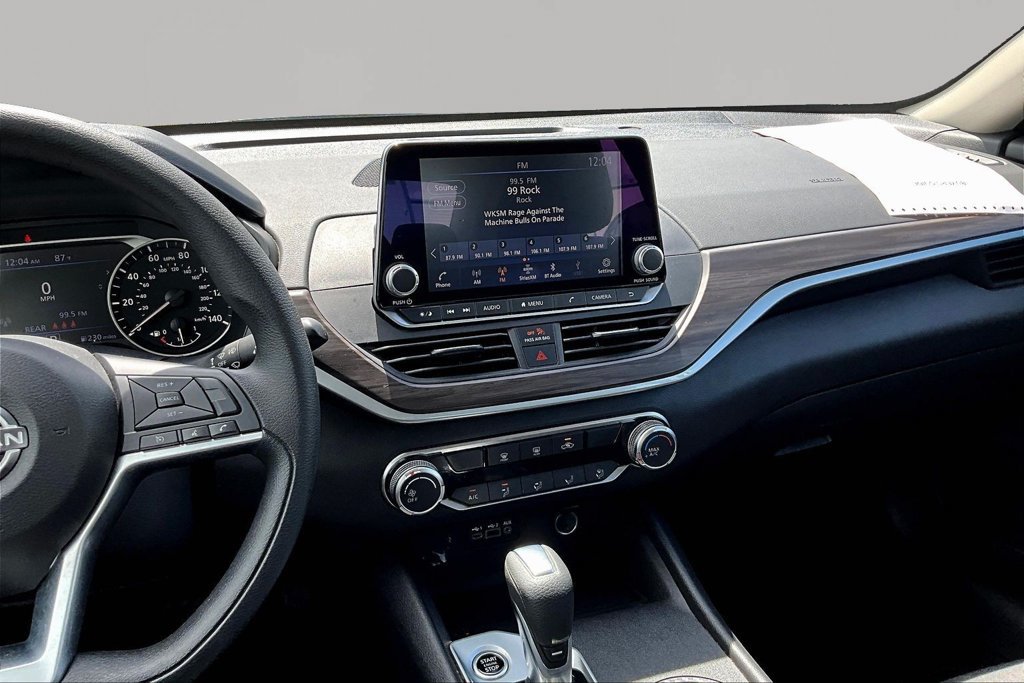Used 2025 Nissan Altima 2.5 SV FWD image 11