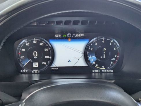 Used 2016 Volvo XC90 T6 Momentum w/ Momentum Plus Package AWD/4WD image 11