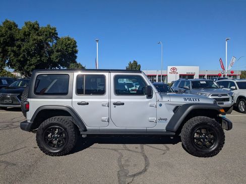 Used 2024 Jeep Wrangler Willys image 2
