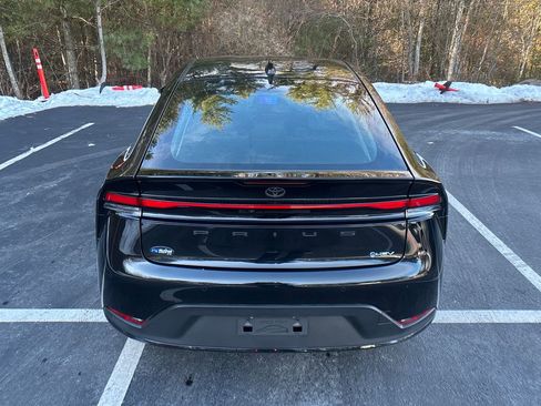 Used 2025 Toyota Prius LE image 4