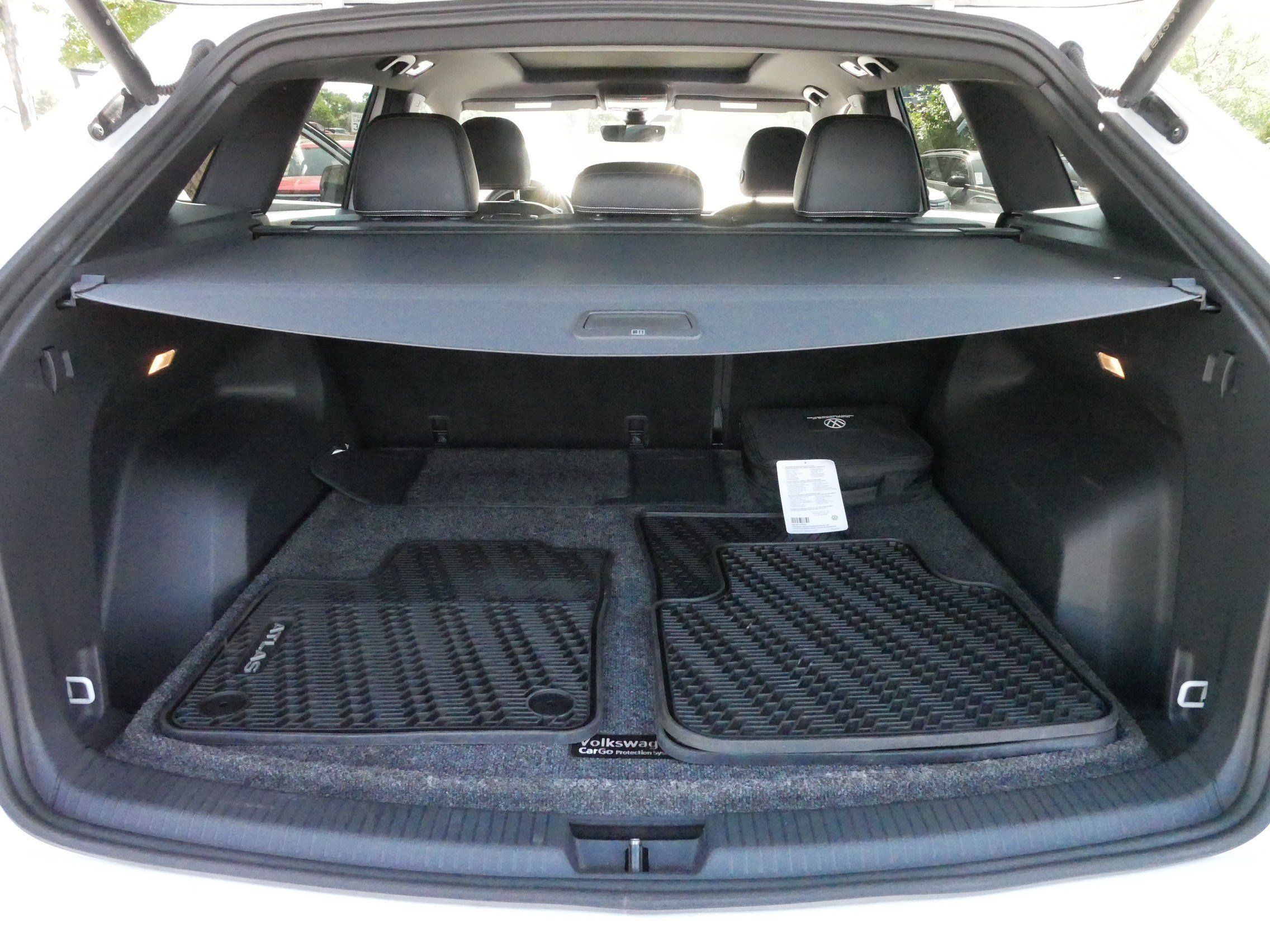 Certified 2023 Volkswagen Atlas Cross Sport SEL R-Line AWD/4WD image 17