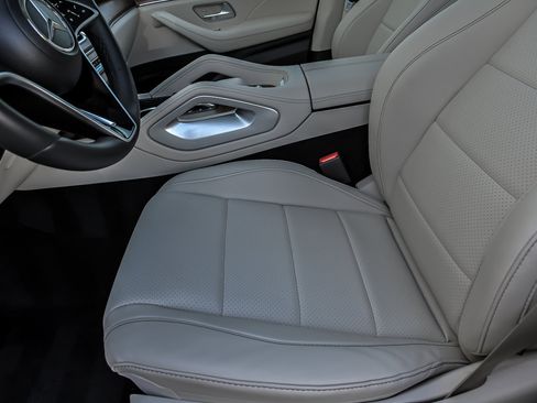 Used 2024 Mercedes-Benz GLS 450 4MATIC image 20