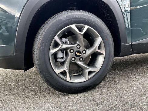 New 2026 Chevrolet Trax LT w/ LT Convenience Package FWD image 8