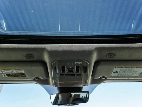 Used 2023 Toyota Highlander XLE FWD image 13